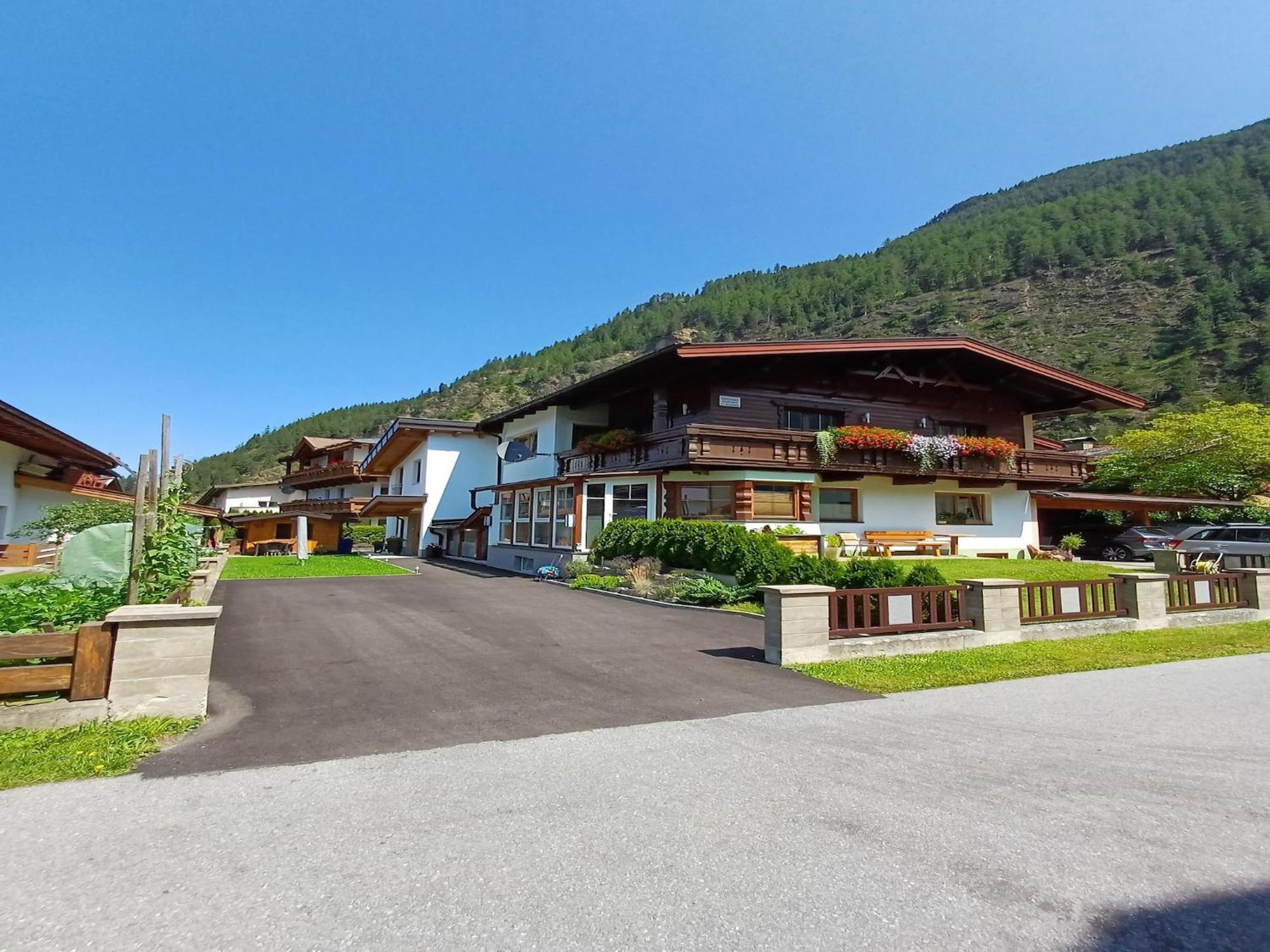 Modern Apartment In Langenfeld Near Ski Area Exterior foto